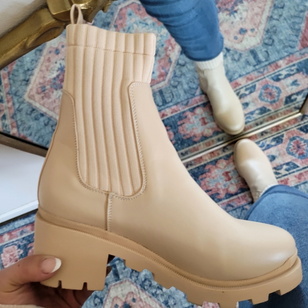 BRAND NEW Sock Cream Bootie